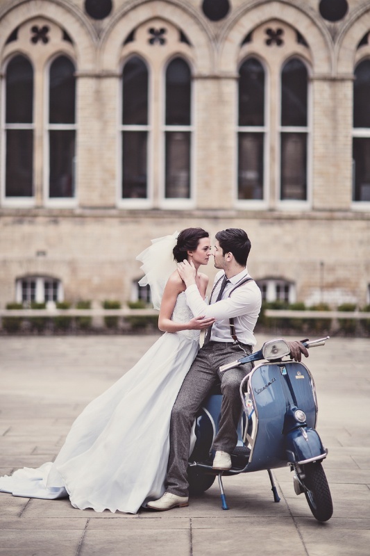 Feeling like a Roman Holiday? ♡ A Super CUTE VESPA Wedding Photo Collection♡にて紹介している画像