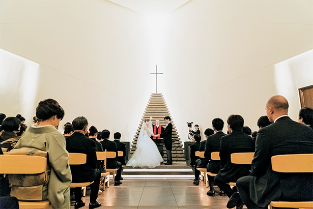 Recommended for Discerning Brides: 5 Elegant Wooden Chapels for a Mystical Wedding Ceremonyにて紹介している画像