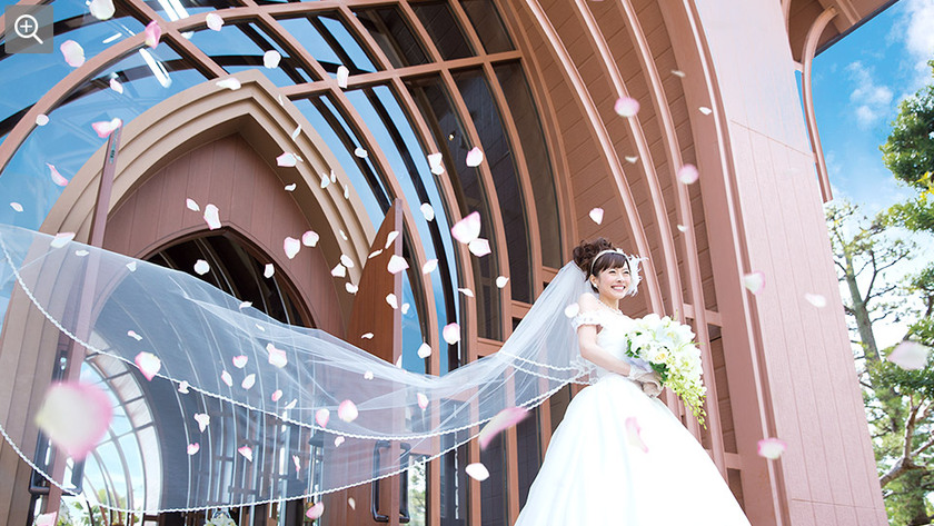 Recommended for Discerning Brides: 5 Elegant Wooden Chapels for a Mystical Wedding Ceremonyにて紹介している画像