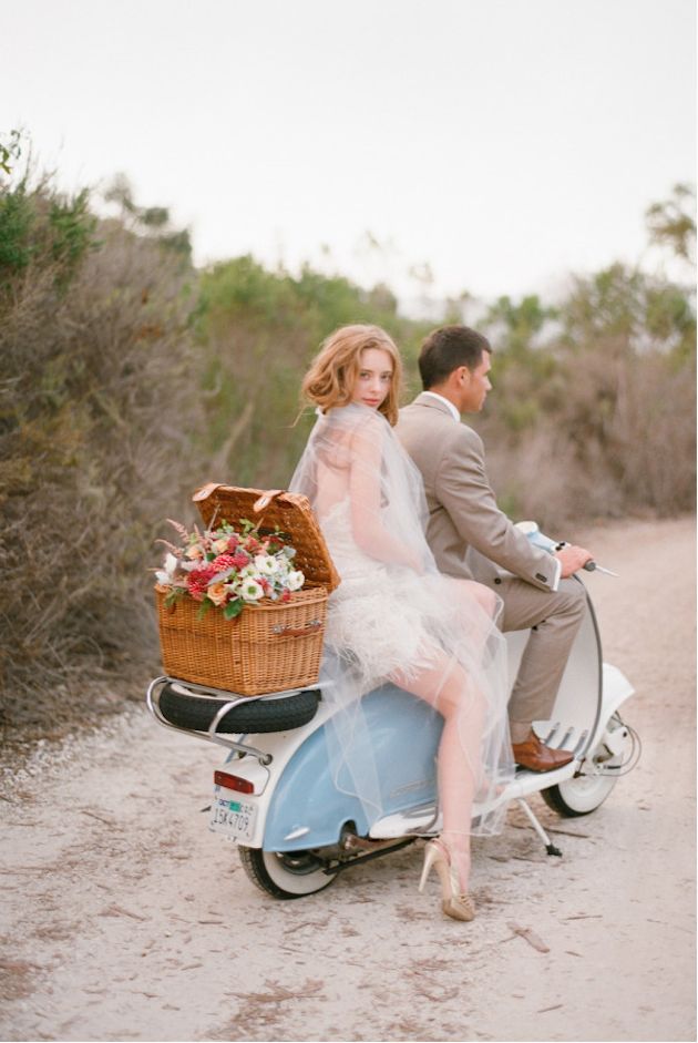 Feeling like a Roman Holiday? ♡ A Super CUTE VESPA Wedding Photo Collection♡にて紹介している画像