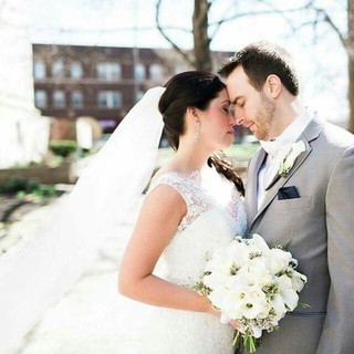 少女漫画みたい♡『おでこコツンポーズ』で大好きな彼とウェディングフォトを残そう♩にて紹介している画像