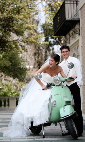 Feeling like a Roman Holiday? ♡ A Super CUTE VESPA Wedding Photo Collection♡にて紹介している画像