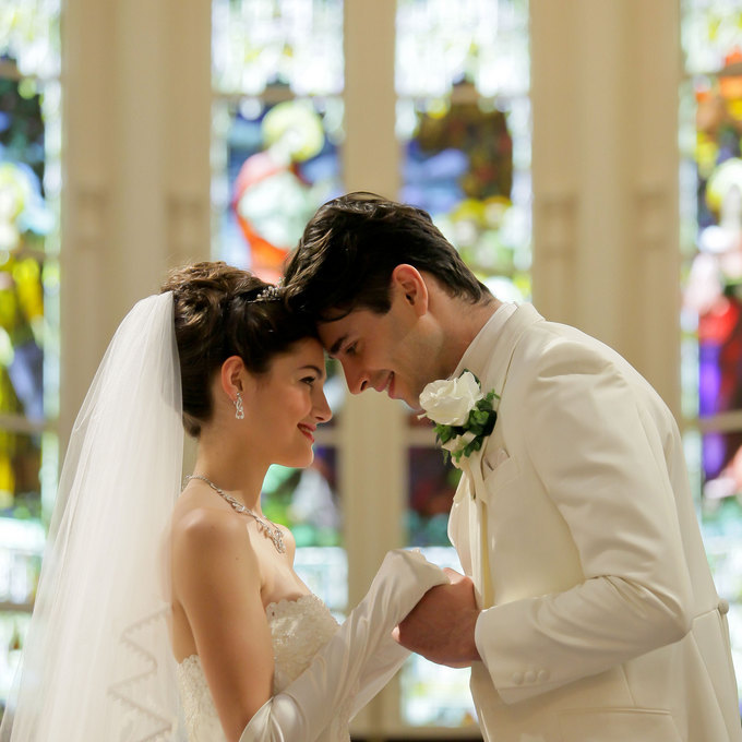 少女漫画みたい♡『おでこコツンポーズ』で大好きな彼とウェディングフォトを残そう♩にて紹介している画像