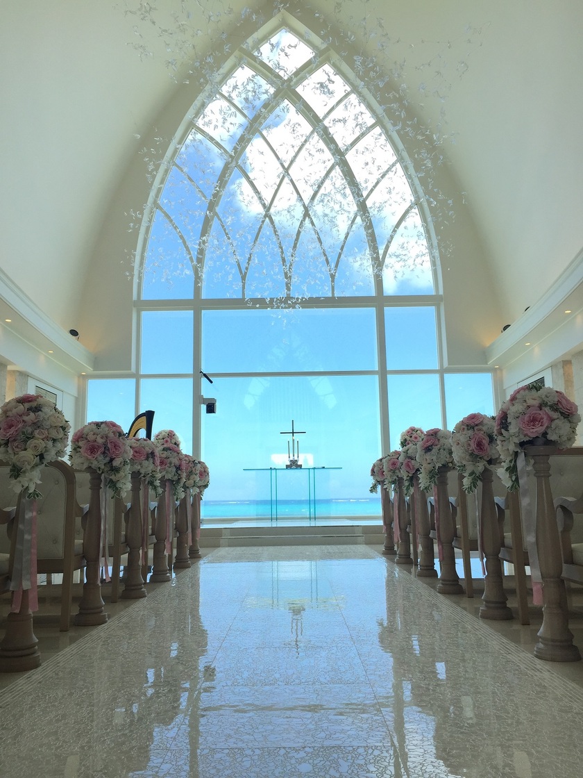 \2015年9月RENEWAL/ゲストと楽しめる贅沢な空間♡『アクアグレイス・チャペル』で沖縄の海と空を満喫＊にて紹介している画像