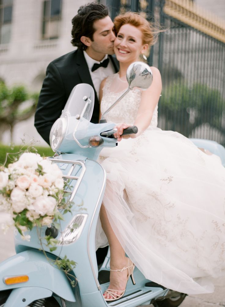 Feeling like a Roman Holiday? ♡ A Super CUTE VESPA Wedding Photo Collection♡にて紹介している画像