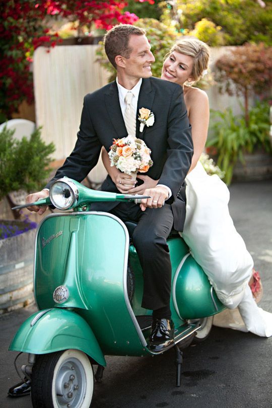 Feeling like a Roman Holiday? ♡ A Super CUTE VESPA Wedding Photo Collection♡にて紹介している画像