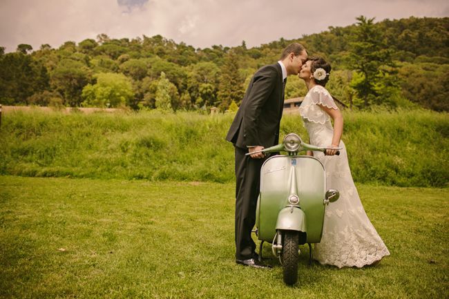 Feeling like a Roman Holiday? ♡ A Super CUTE VESPA Wedding Photo Collection♡にて紹介している画像