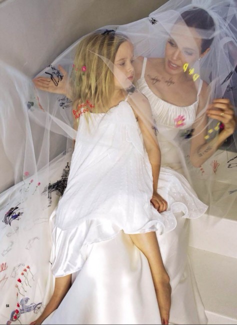 ヴェールに落書き！？子供たちがプランニングしたアンジー&ブラピの結婚式が素敵！にて紹介している画像