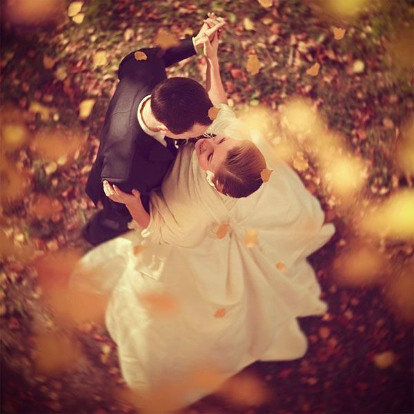 Autumn Leaves: Perfect for Fall Weddings - Capture Limited-Season Wedding Photos You Can Only Take Now! ♡にて紹介している画像