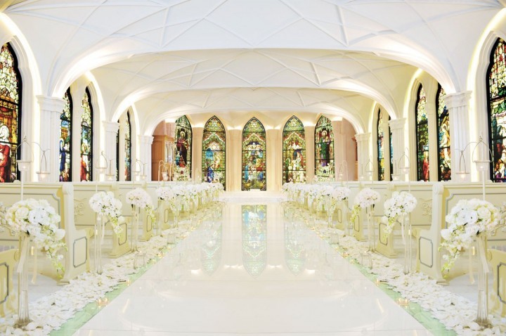 ピュアで純粋な気持ちになれる♡見渡す限り真っ白の、可愛すぎる純白チャペル４選＊にて紹介している画像