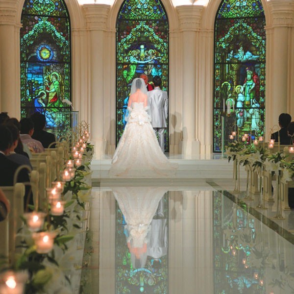 ピュアで純粋な気持ちになれる♡見渡す限り真っ白の、可愛すぎる純白チャペル４選＊にて紹介している画像