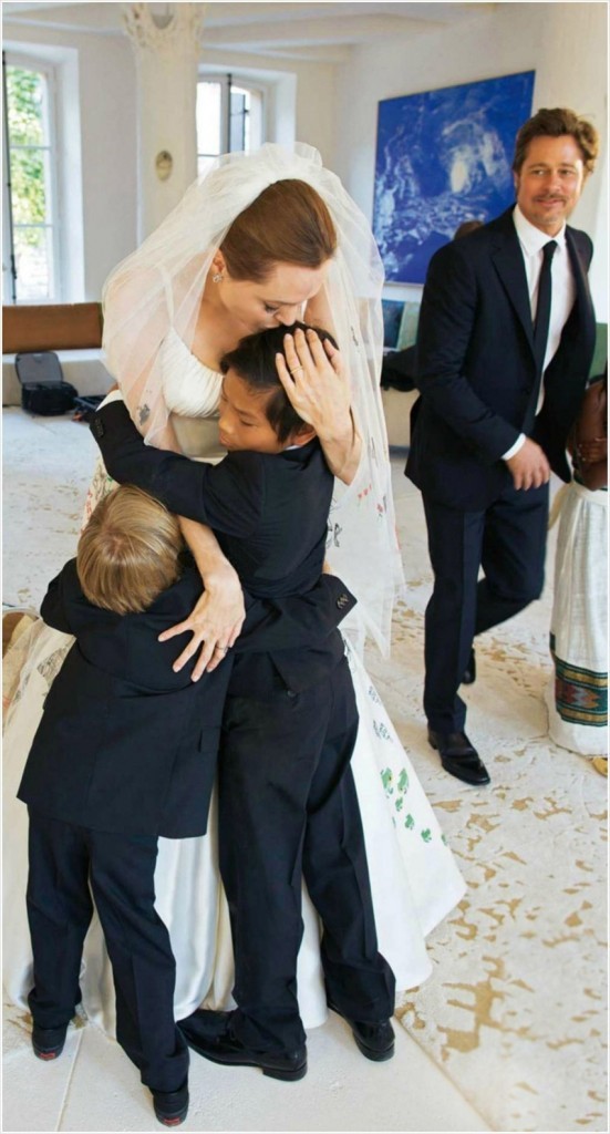 ヴェールに落書き！？子供たちがプランニングしたアンジー&ブラピの結婚式が素敵！にて紹介している画像