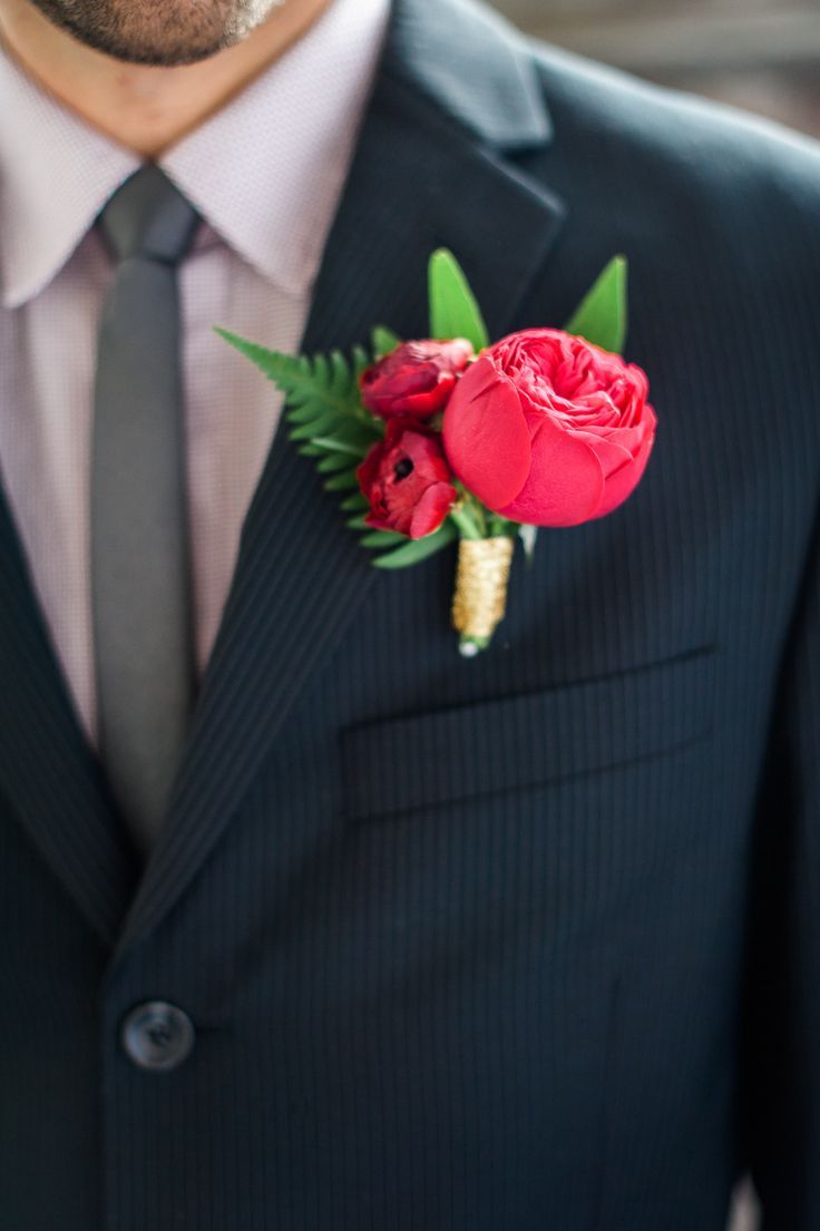 How to Choose? ♡ A Collection of Stylish Suit Looks with Boutonnieresにて紹介している画像