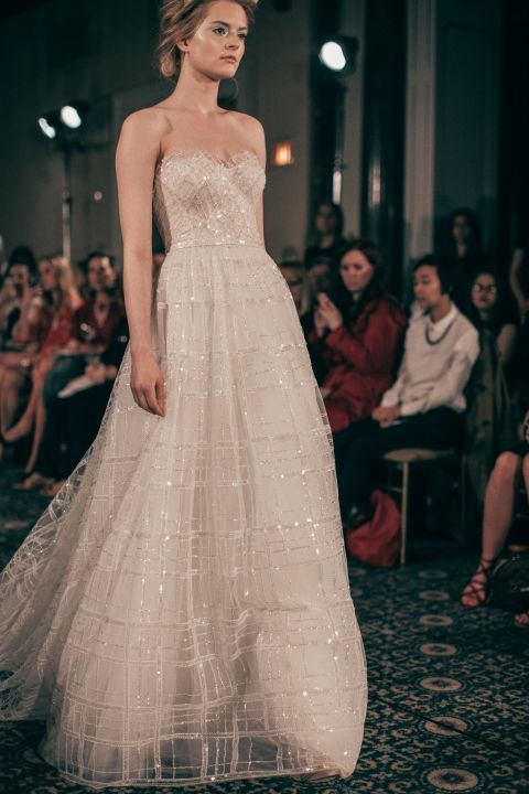 NYで大注目ブランド♡贅沢なクチュール感が魅力の『ミラ・ズウィリンガー』のドレスまとめ＊にて紹介している画像