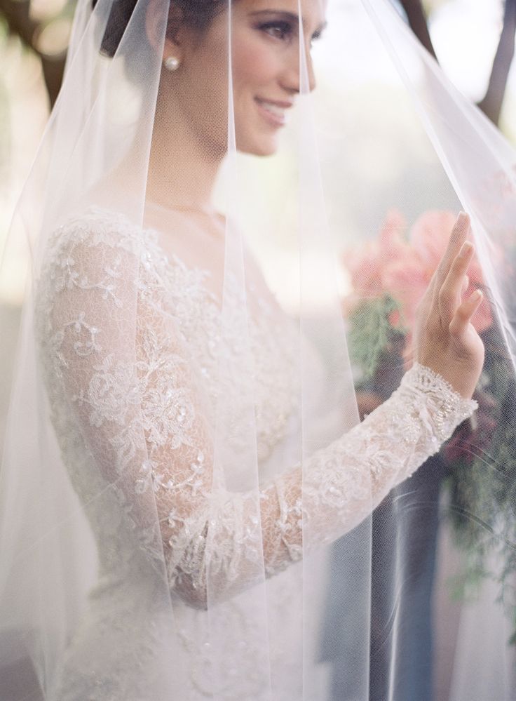 NYで大注目ブランド♡贅沢なクチュール感が魅力の『ミラ・ズウィリンガー』のドレスまとめ＊にて紹介している画像