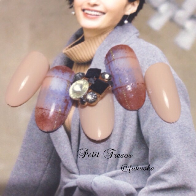 Perfect for Autumn and Winter: The Adorable Comfort of "Blanket Nails" for Warm Fingertips♡にて紹介している画像