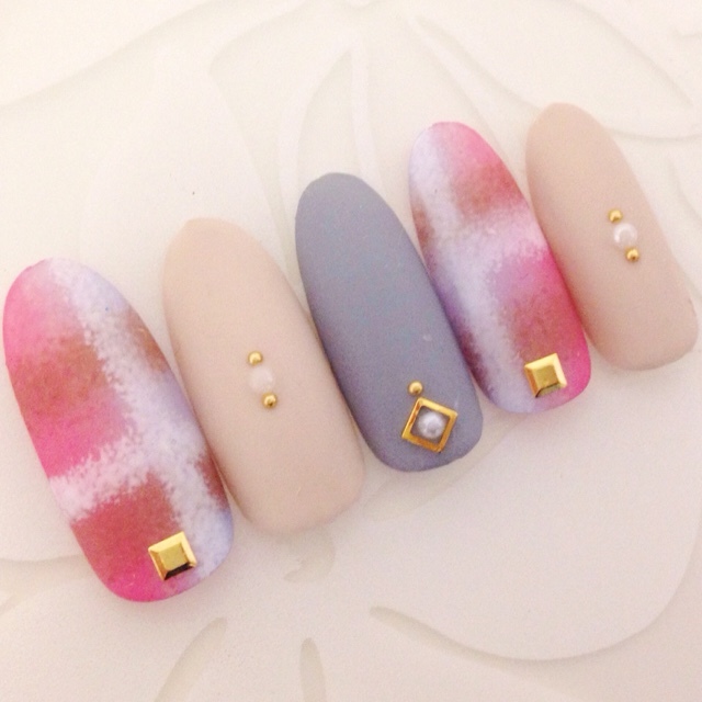 Perfect for Autumn and Winter: The Adorable Comfort of "Blanket Nails" for Warm Fingertips♡にて紹介している画像