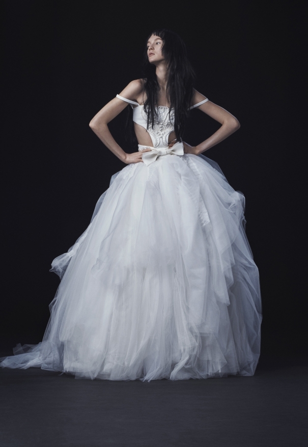 Autumn 2016: The Importance of "Unstable Vibes" - Explore Vera Wang's New Collection!にて紹介している画像