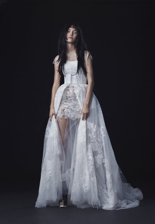 Autumn 2016: The Importance of "Unstable Vibes" - Explore Vera Wang's New Collection!にて紹介している画像