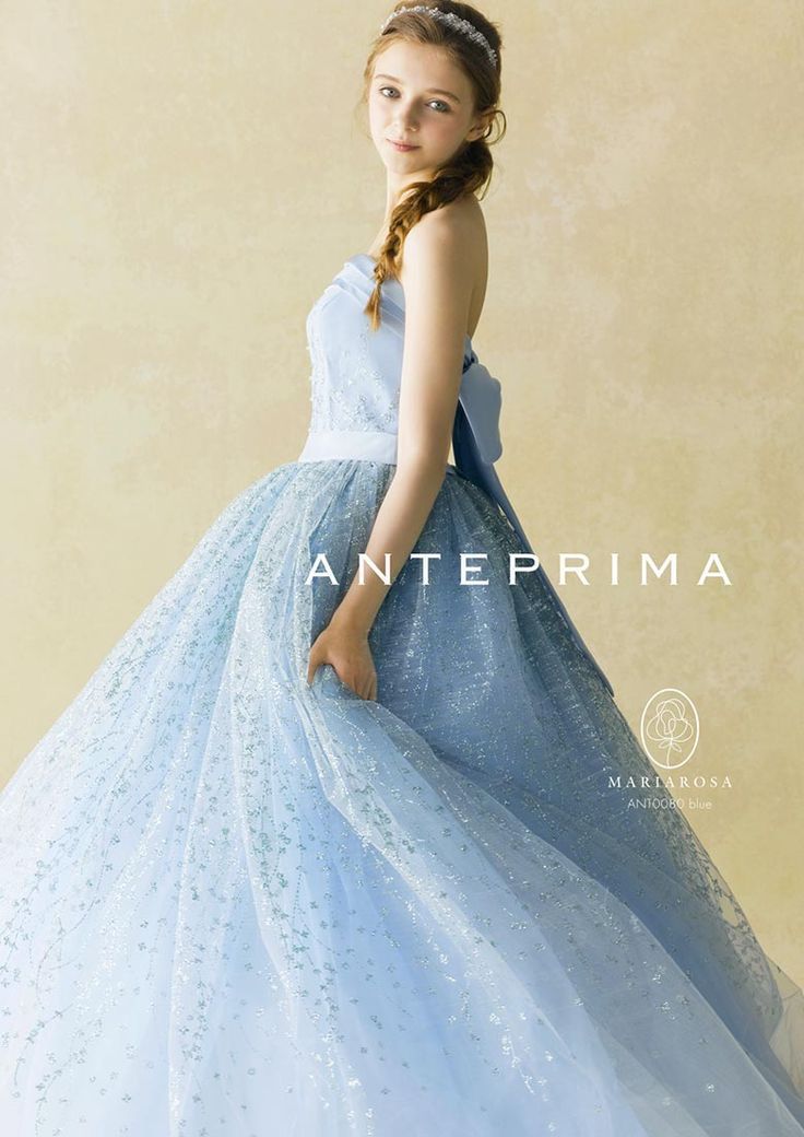 "11 Stunning Blue Colored Dresses That Will Make You Feel Like You’re in a Live-Action Cinderella"にて紹介している画像