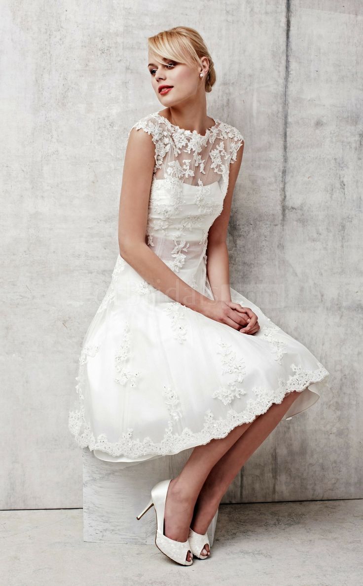 "Knee-Length Dresses: Cute and Adorable ♡ Flaunt Your Feminine Charm with a Light and Airy Silhouette!"にて紹介している画像