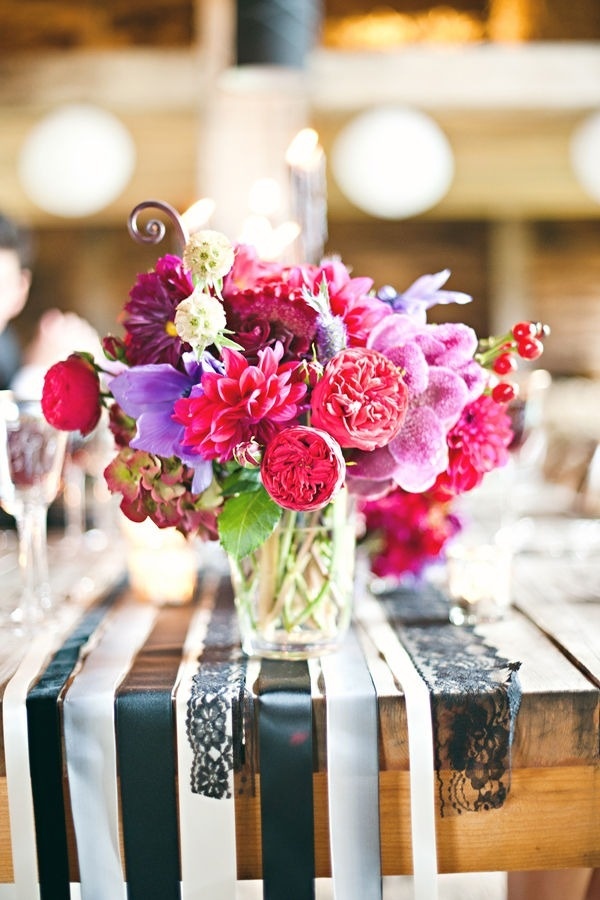 Elevate Your Table Setting: A Stylish Table Runner Catalog Inspired by Chic Overseas Weddings♩にて紹介している画像