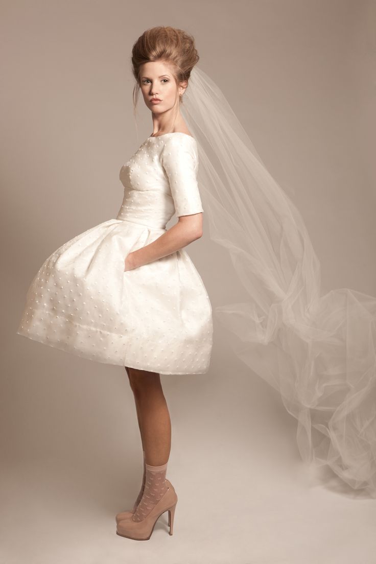 "Knee-Length Dresses: Cute and Adorable ♡ Flaunt Your Feminine Charm with a Light and Airy Silhouette!"にて紹介している画像