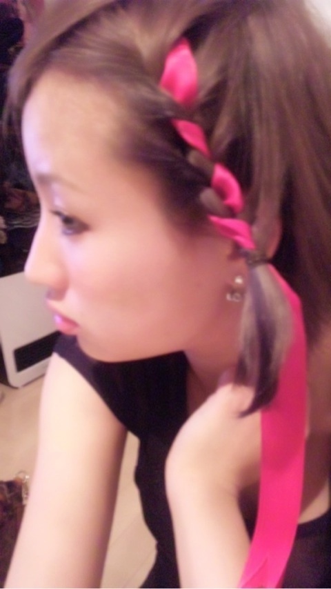 "The Ultimate Guide to Adorably Cute♡ Ribbon Braid Hairstyles with Step-by-Step Videos!"にて紹介している画像