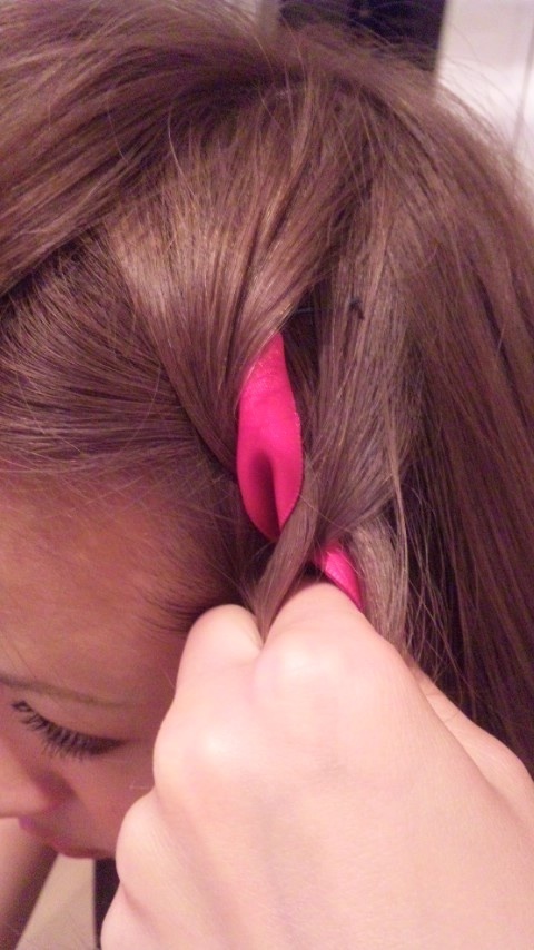 "The Ultimate Guide to Adorably Cute♡ Ribbon Braid Hairstyles with Step-by-Step Videos!"にて紹介している画像