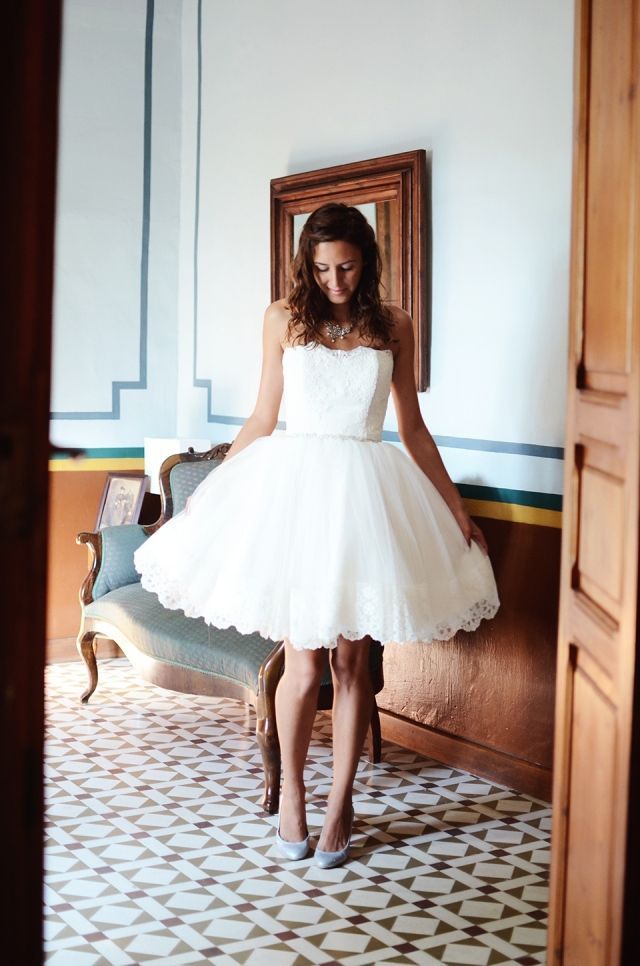 "Knee-Length Dresses: Cute and Adorable ♡ Flaunt Your Feminine Charm with a Light and Airy Silhouette!"にて紹介している画像