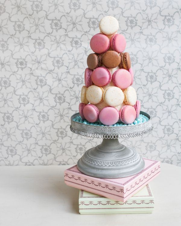 Chic and Adorable Macaron Tower: Brighten Up Your Party with Delightful Sweets! ♡にて紹介している画像