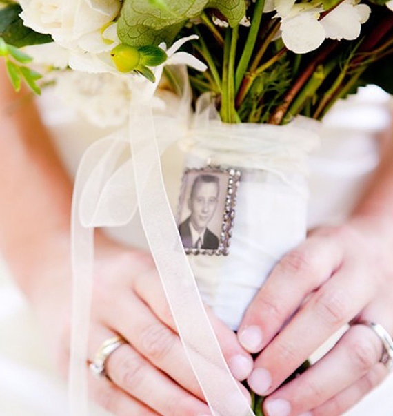 みんなに見守られて幸せなwedding♡家族の写真を使ったブーケチャームが素敵♡にて紹介している画像