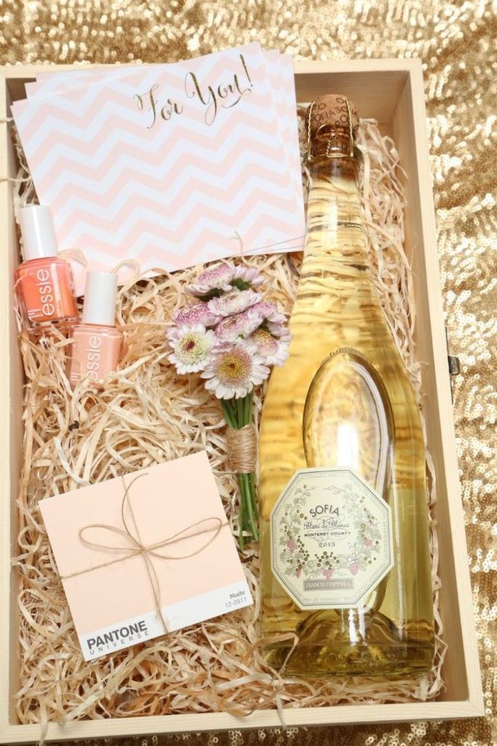 A Classic for Destination Brides! Do You Know About the 'Bridesmaid Box' to Give When Asking Someone to Be a Bridesmaid?にて紹介している画像