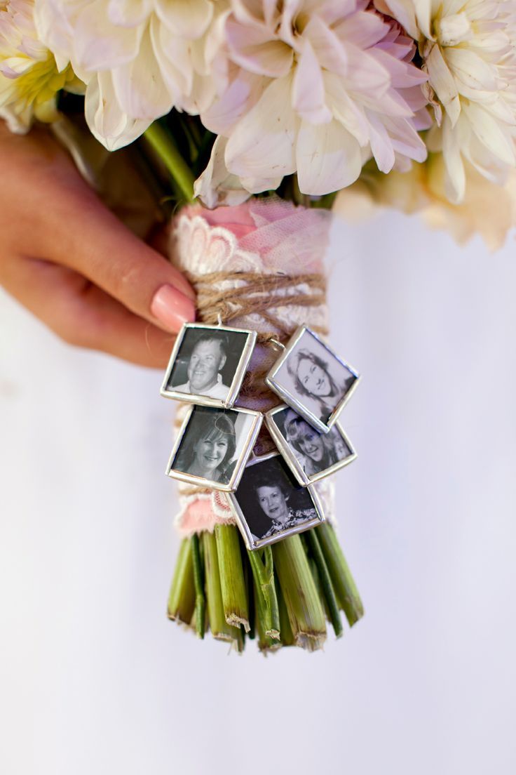 みんなに見守られて幸せなwedding♡家族の写真を使ったブーケチャームが素敵♡にて紹介している画像