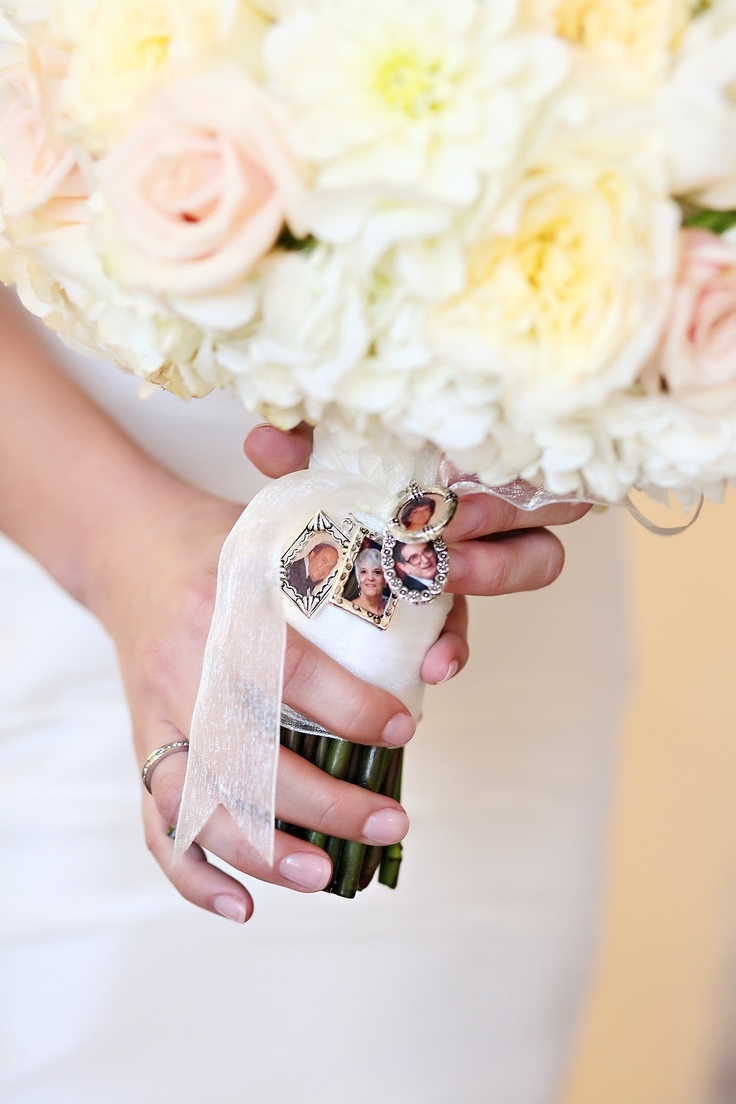 みんなに見守られて幸せなwedding♡家族の写真を使ったブーケチャームが素敵♡にて紹介している画像