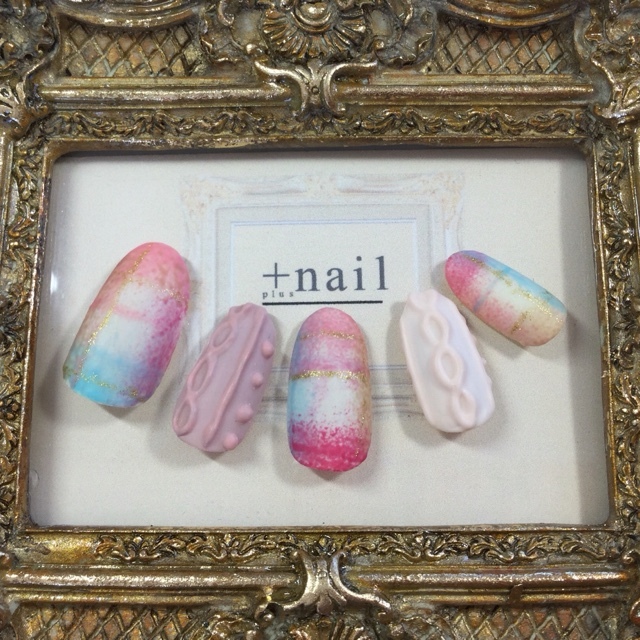 "Warm Your Heart with Knit Nail Art: Cozy Muted Colors for Winter Nails"にて紹介している画像