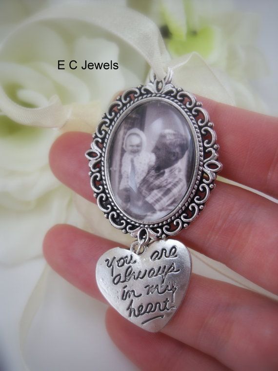 みんなに見守られて幸せなwedding♡家族の写真を使ったブーケチャームが素敵♡にて紹介している画像