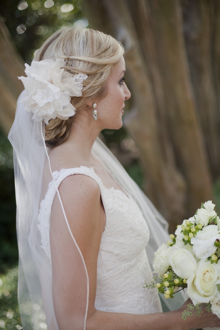 "Charming Updo with Veil: A Collection of Classical and Adorable Princess-Like Inspirations"にて紹介している画像