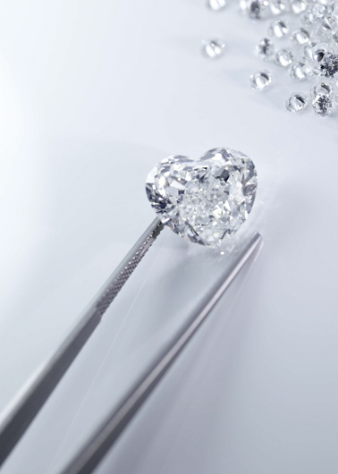 Chopard's Adorable Heart Ring from Switzerland's Renowned Jeweler!にて紹介している画像