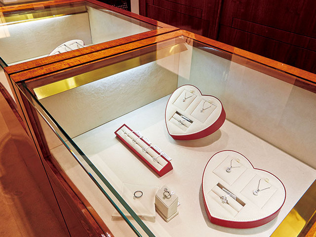 Chopard's Adorable Heart Ring from Switzerland's Renowned Jeweler!にて紹介している画像