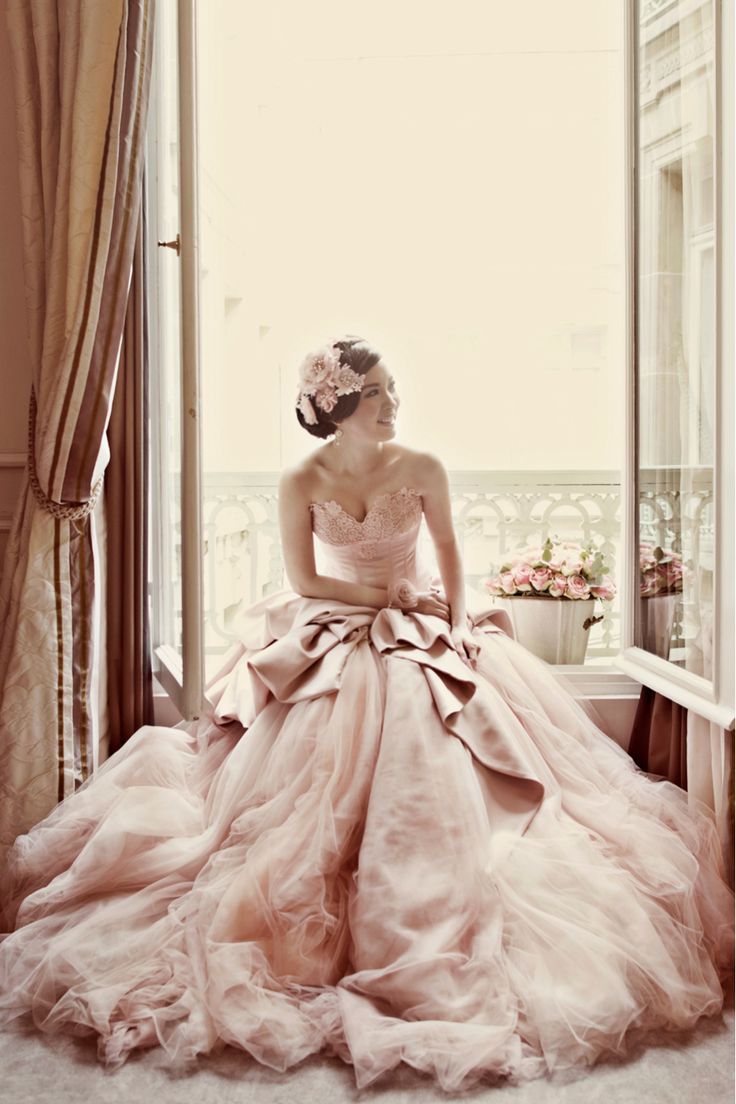 "How to Dress Like a Real Princess: Tips for Styling Princess Line Dresses ♡"にて紹介している画像
