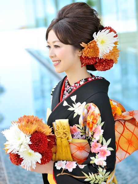 Perfect Updos for Traditional Japanese Attire: Recommended Hair Arrangements for Wedding Ceremoniesにて紹介している画像