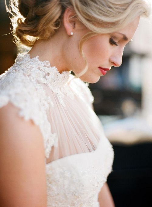 "How to Choose the Perfect Dress for a Classic and Elegant Bridal Look Inspired by Royal Weddings!"にて紹介している画像