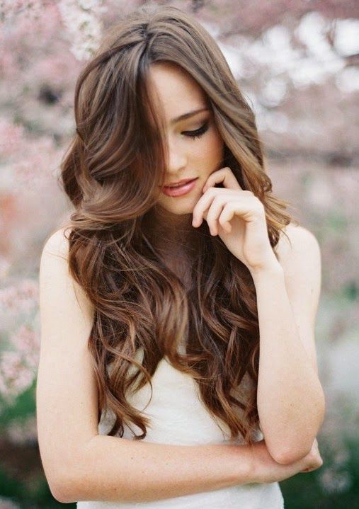 Popular and Adorable Loose and Soft Down Hairstyles Catalog for Pre-Wedding Photos♡にて紹介している画像