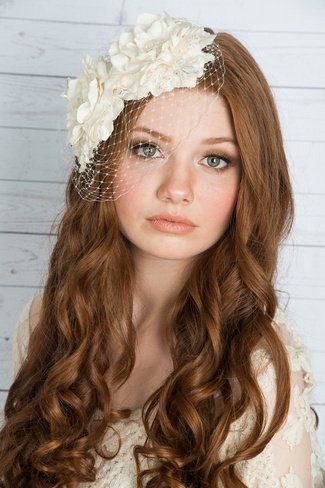 Popular and Adorable Loose and Soft Down Hairstyles Catalog for Pre-Wedding Photos♡にて紹介している画像