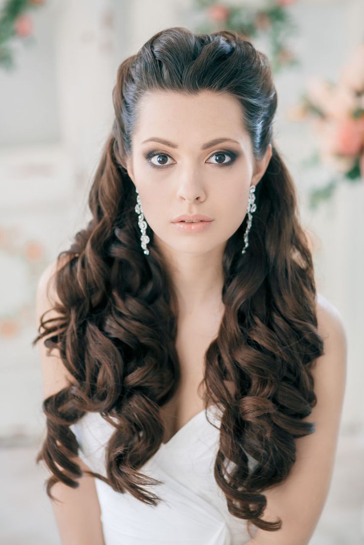 Popular and Adorable Loose and Soft Down Hairstyles Catalog for Pre-Wedding Photos♡にて紹介している画像