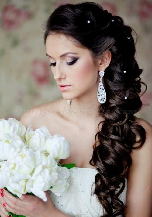 Popular and Adorable Loose and Soft Down Hairstyles Catalog for Pre-Wedding Photos♡にて紹介している画像