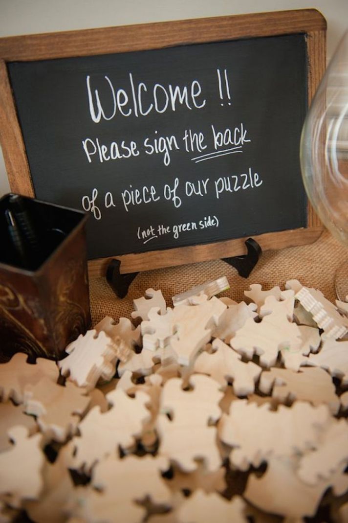 Capture Your Guests' Hearts: A Collection of Stylish Guest Book Design Ideas ♩にて紹介している画像