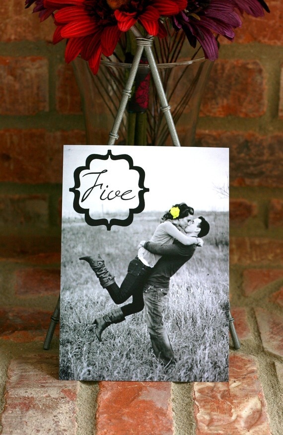 Sharing Nostalgia with Guests: A Collection of Table Number Designs Created with Memory Photos and Numbers♡にて紹介している画像