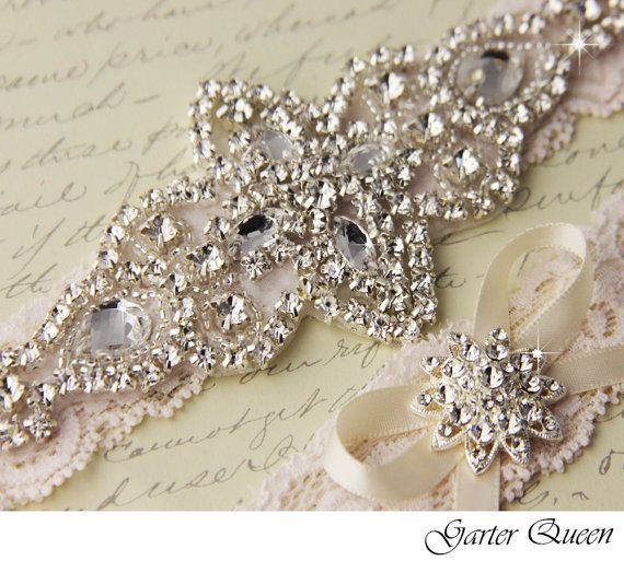 Sexy & Romantic: The Enchanting Garter Belt of the Happy Bride's Good Luck Charm ♡にて紹介している画像